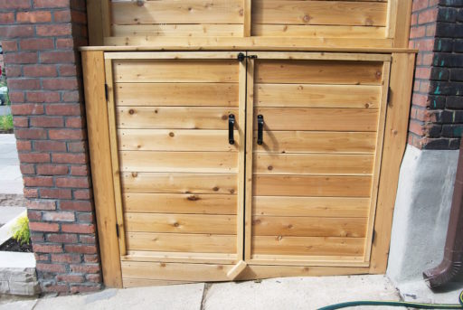 Front porch with garbage bin storage(1)