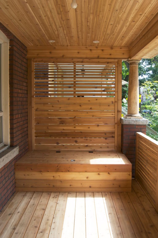 Front porch with garbage bin storage(5)